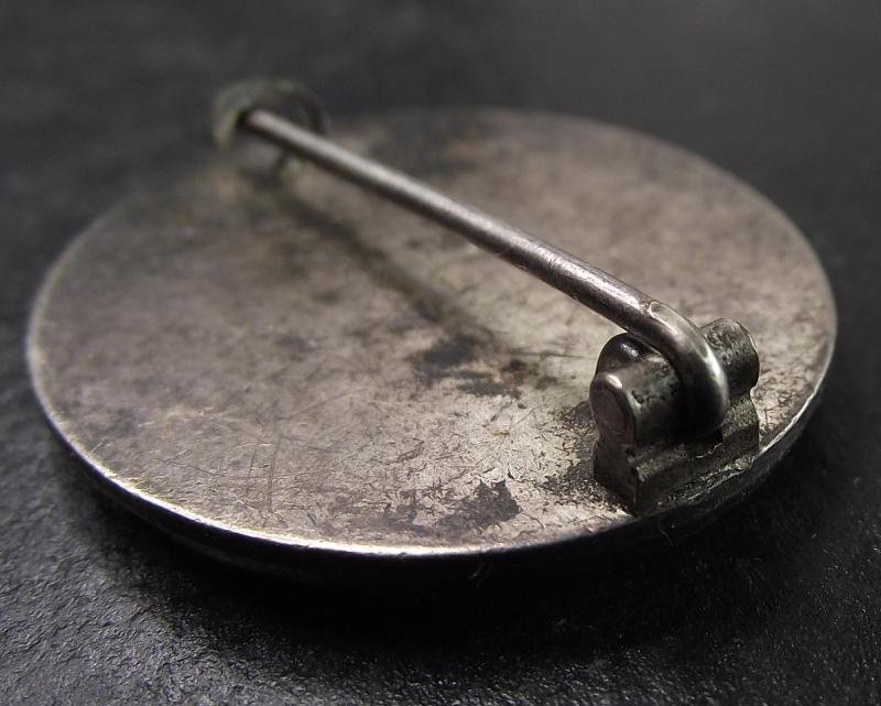 Denazified Silver Wound Badge. 1957 Pattern. — image 5