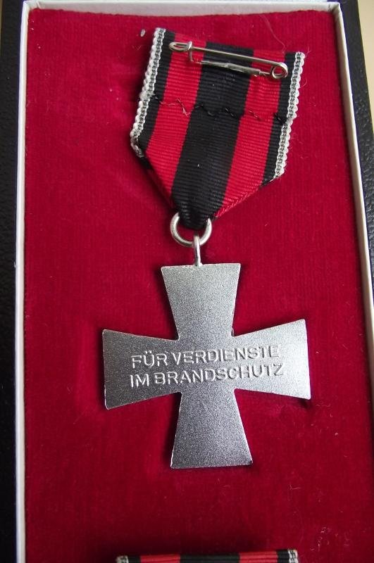 Boxed Post War German Fire Service Medal. — image 2
