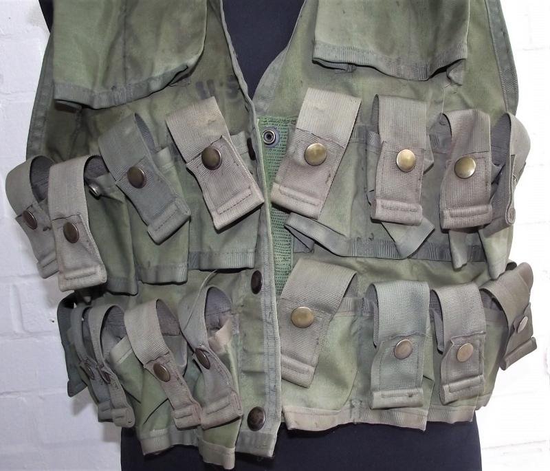 1973 U.S. Vest Grenade Carrying. — image 5