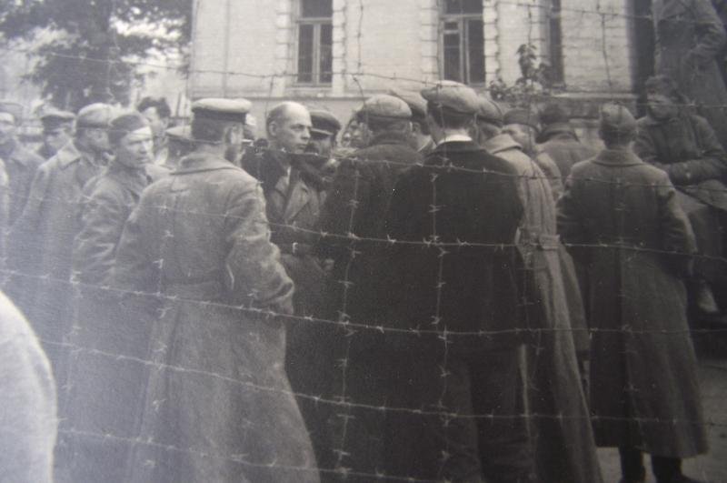 8 X Russian POW Photos. — image 7