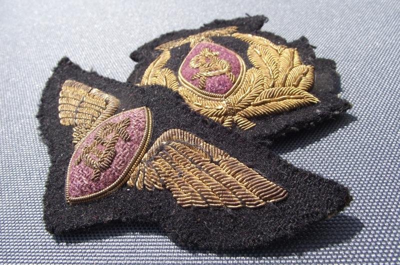 Airline Bullion Cloth Badges, Pilots Wing and Cap Badge. — image 2