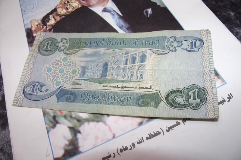 Iraqi Youth Propaganda Booklet and Bank Note. Gulf War. — image 8