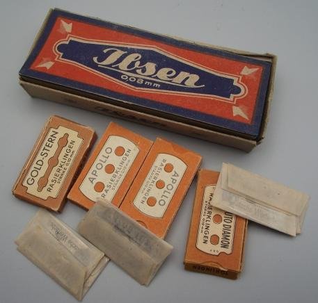 German Personal Item. Razor Blade Packets. — image 2