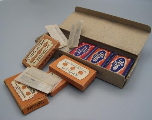 German Personal Item. Razor Blade Packets. — image 3