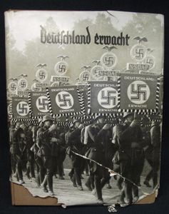 Deutschland Erwacht. German Cigarette Card Collectors Album.