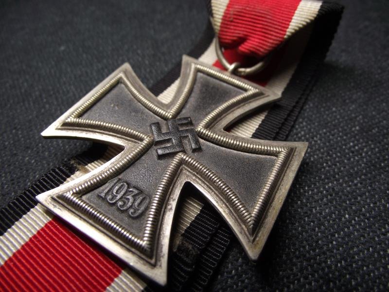 WW2 German Iron Cross 2nd Class. MM52, Gottleib and Wagner. — image 4