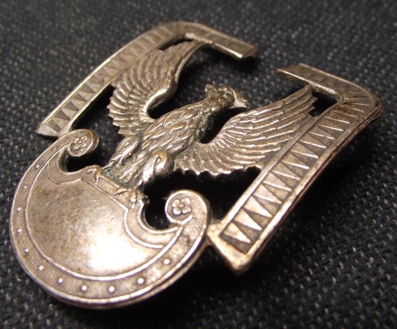 WW2 Modified Polish Airforce Metal Cap Badge. — image 2