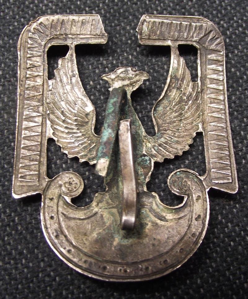 WW2 Modified Polish Airforce Metal Cap Badge. — image 5