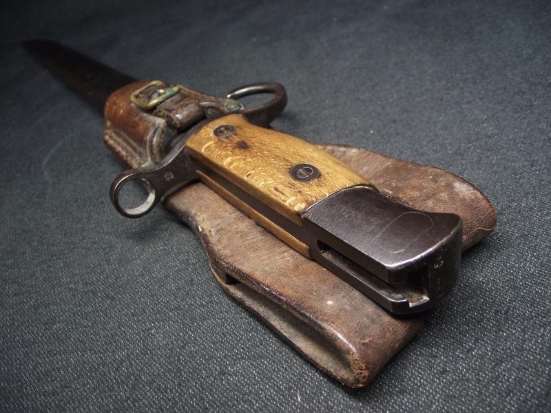 WW2 Japanese Arisaka Type 30 Rifle Bayonet and Scabbard with its Period Leather Frog. Minty? — image 10