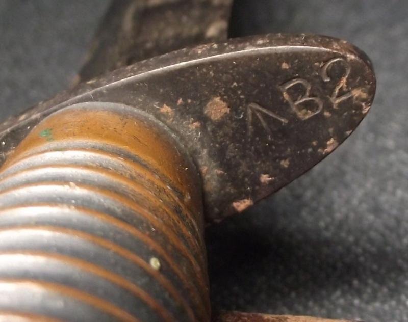 B2 Third Pattern F-S Commando Dagger, Heavy Blade, Mid War. — image 10