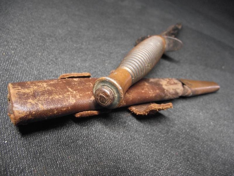 B2 Third Pattern F-S Commando Dagger, Heavy Blade, Mid War. — image 8