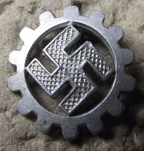 WW2 German DAF Membership Badge.