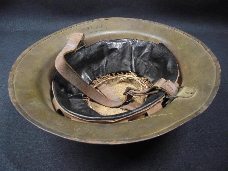 British WW1, Brodie, MK1 Steel Helmet. Named. — image 8