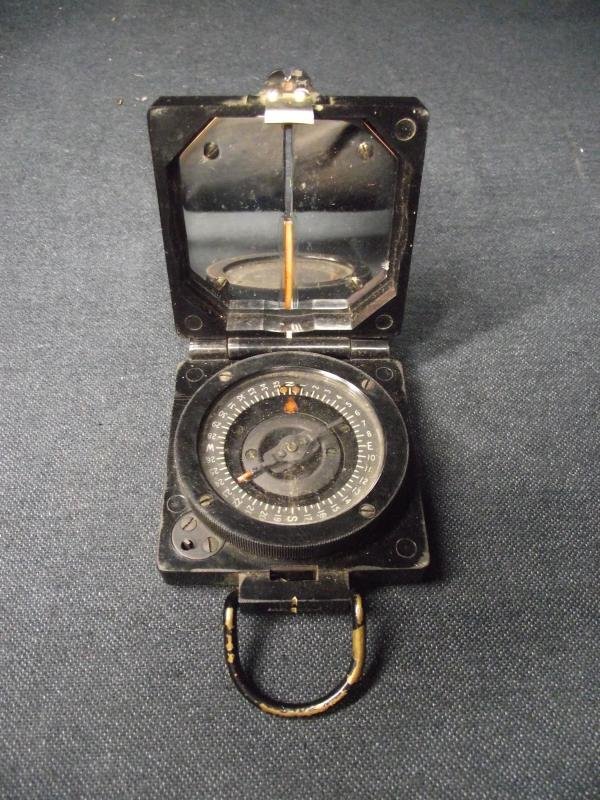 WW2 British Magnetic Marching Compass. — image 3