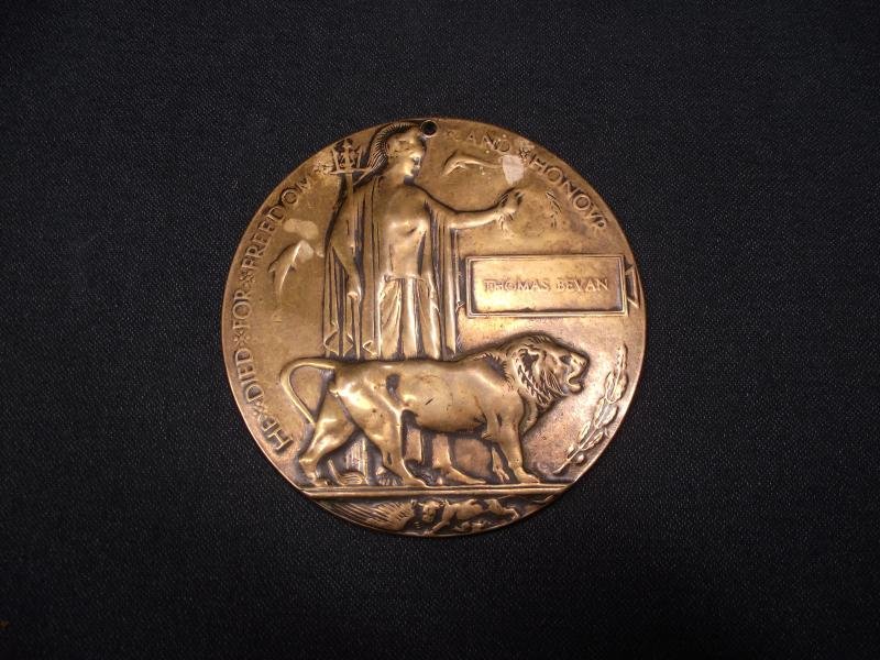 WW1 British Death Plaque. THOMAS BEVAN. — image 5