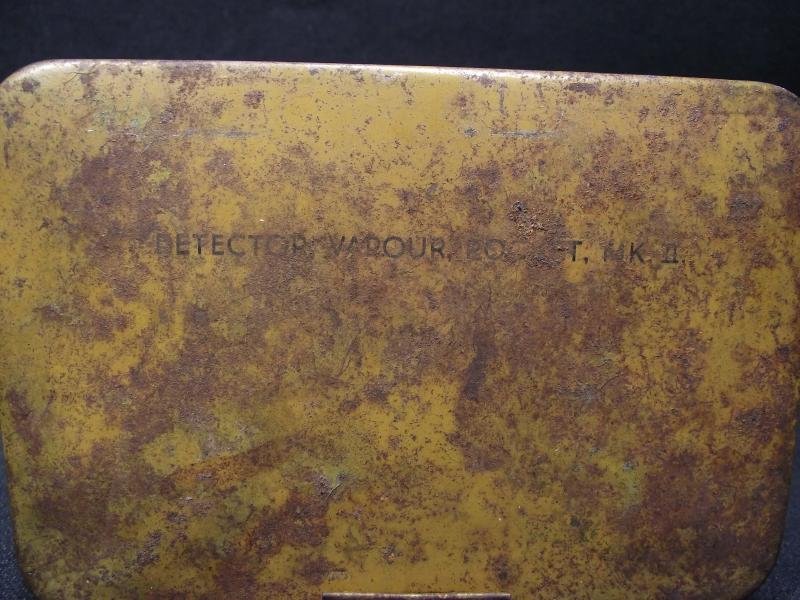 1944 Dated Detector Vapour Pocket MK2 Tin. — image 3