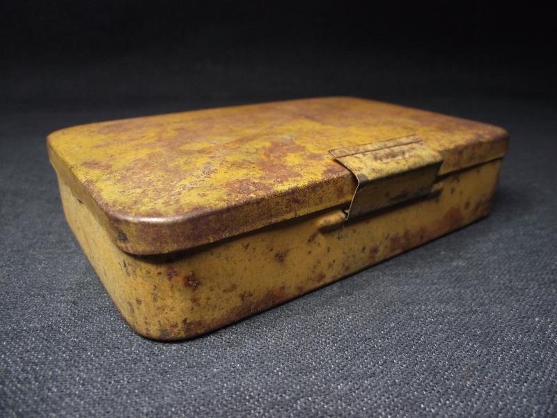 1944 Dated Detector Vapour Pocket MK2 Tin. — image 4