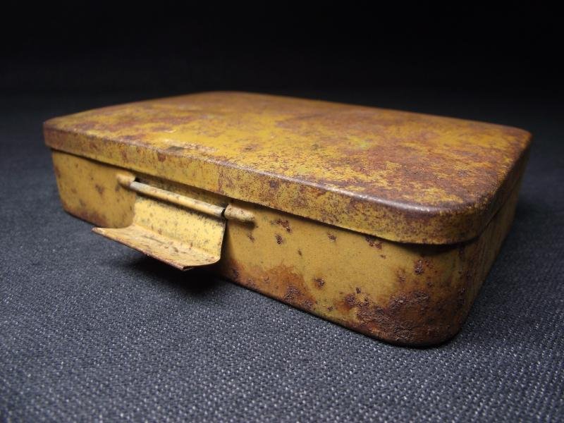 1944 Dated Detector Vapour Pocket MK2 Tin. — image 8