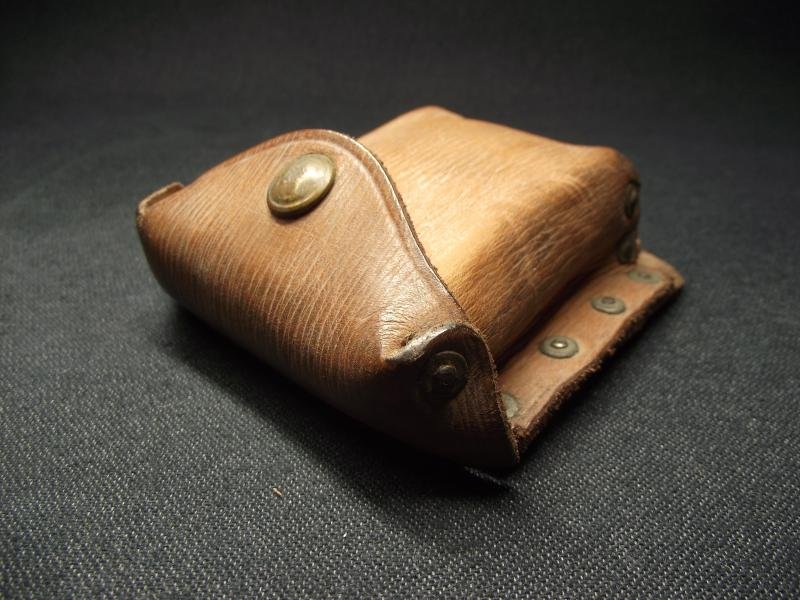 WW2 Home Guard Officers 39 Pattern Leather Ammo Pouch. — image 3