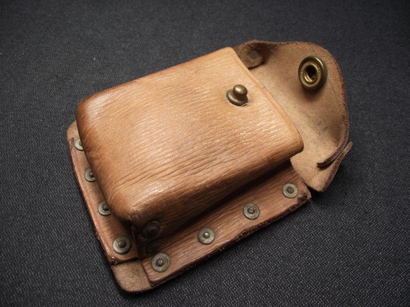 WW2 Home Guard Officers 39 Pattern Leather Ammo Pouch. — image 6