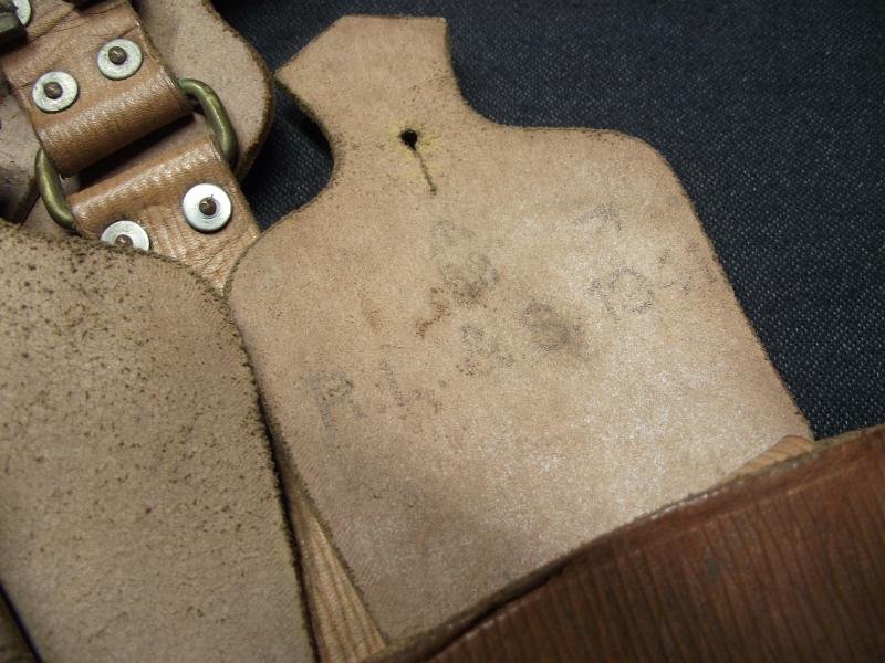 WW2 Home Guard 39 Pattern Leather Cartridge Carrier Pair. Un-Issued. — image 4