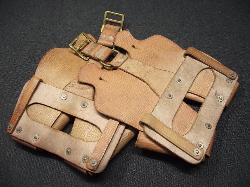 WW2 Home Guard 39 Pattern Leather Cartridge Carrier Pair. Un-Issued. — image 5