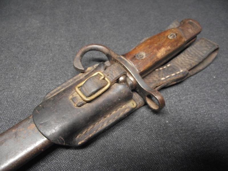 WW2 Japanese Arisaka Type 30 Rifle Bayonet and Scabbard with its Period Leather Frog. — image 2