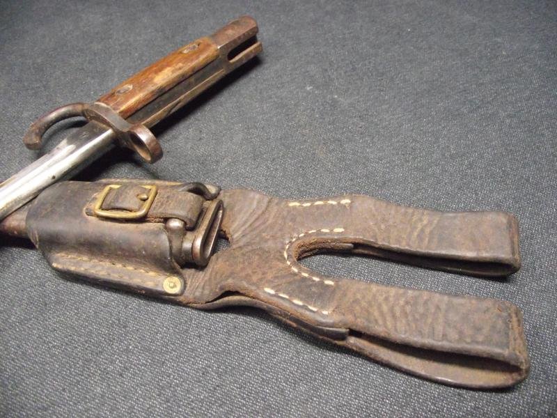 WW2 Japanese Arisaka Type 30 Rifle Bayonet and Scabbard with its Period Leather Frog. — image 7