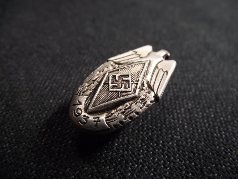 1937 Dated Hitler Youth Sports Participants Badge. — image 2