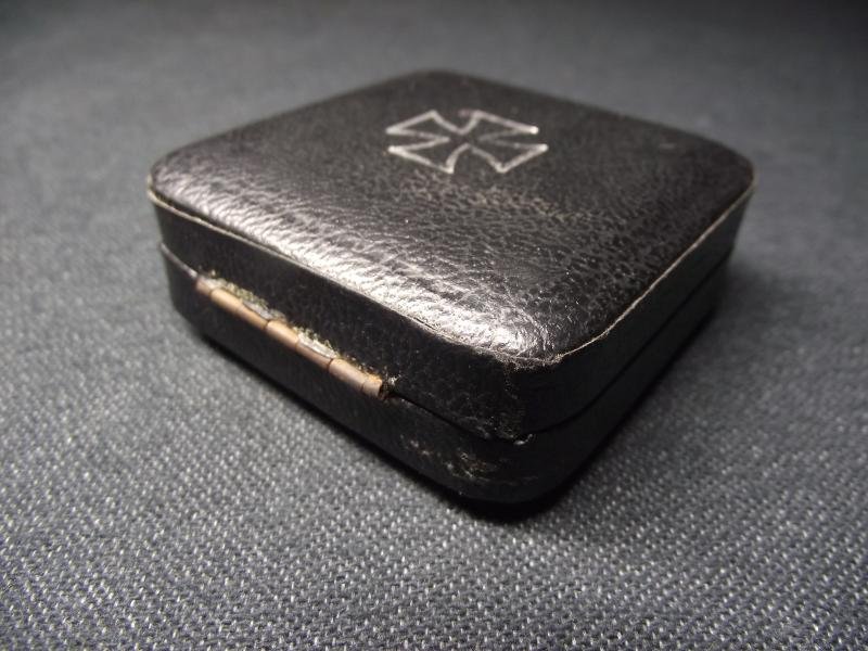 WW1 German 1914 Iron Cross 1st Class Vaulted .800 Silver in Presentaion Box. — image 10