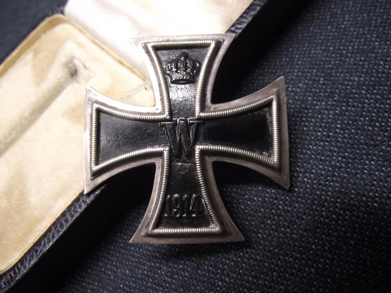 WW1 German 1914 Iron Cross 1st Class Vaulted .800 Silver in Presentaion Box. — image 2