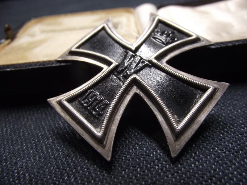 WW1 German 1914 Iron Cross 1st Class Vaulted .800 Silver in Presentaion Box. — image 3