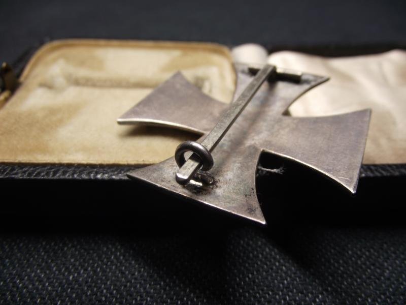WW1 German 1914 Iron Cross 1st Class Vaulted .800 Silver in Presentaion Box. — image 5