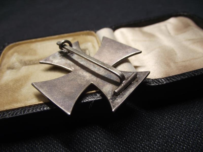 WW1 German 1914 Iron Cross 1st Class Vaulted .800 Silver in Presentaion Box. — image 6