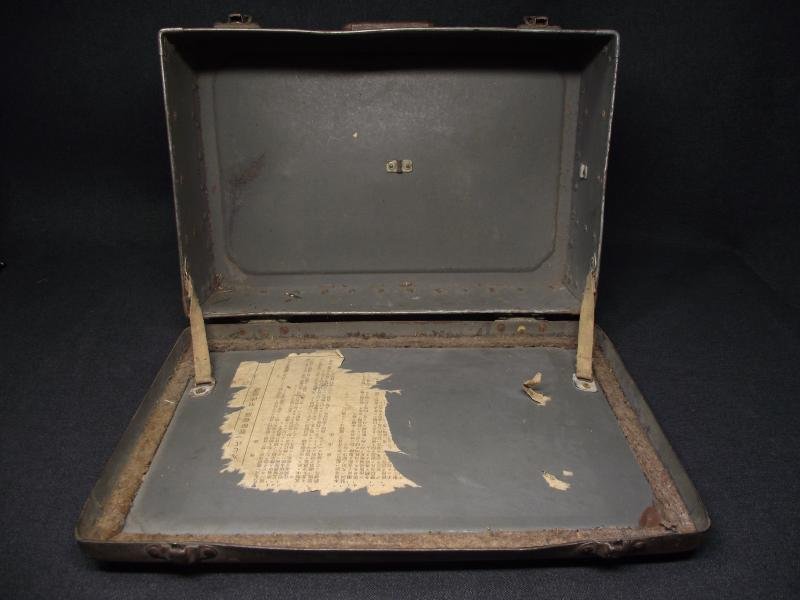 WW2 Japanese Navy Type 93 Gas Mask Case. — image 5