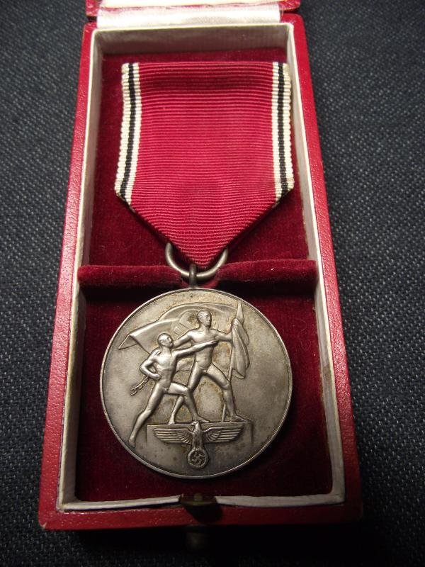 WW2 German Boxed 1938 Entry into Austria Anschluss Medal — image 2