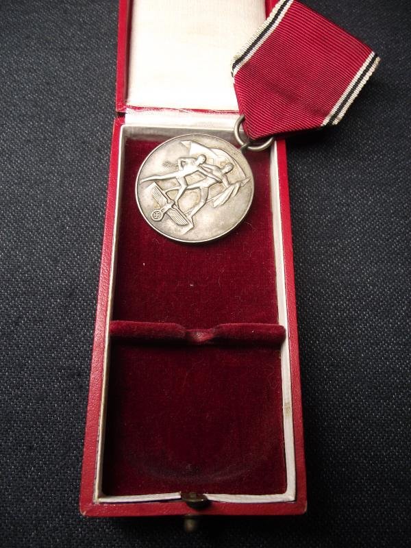 WW2 German Boxed 1938 Entry into Austria Anschluss Medal — image 6
