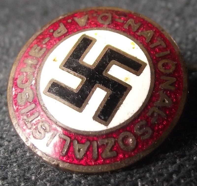 Rare Early 18mm NSDAP Party Badge. — image 4