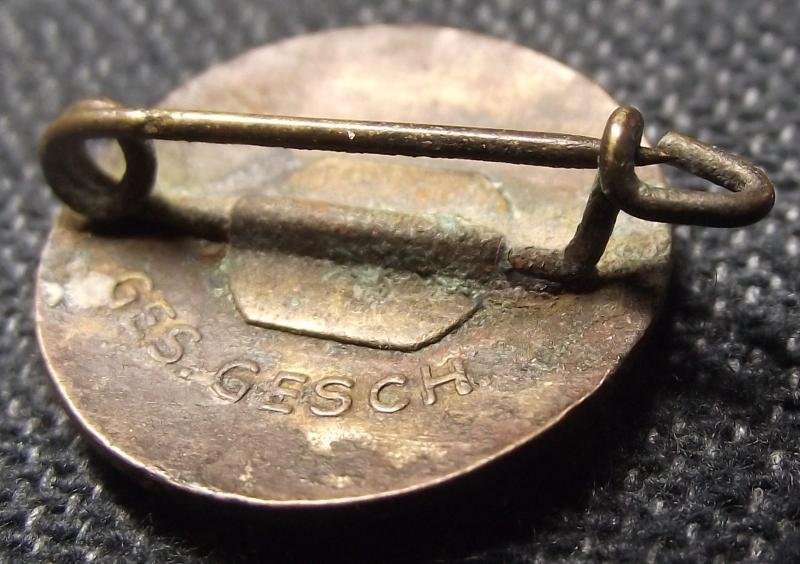 Rare Early 18mm NSDAP Party Badge. — image 7
