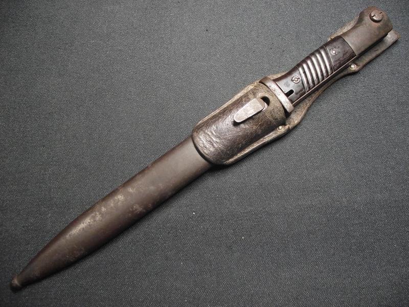 Rare WW2 German Matching Numbers K98 Bayonet and Leather Frog. Letter Code '' i '' Elite Diamant. — image 3