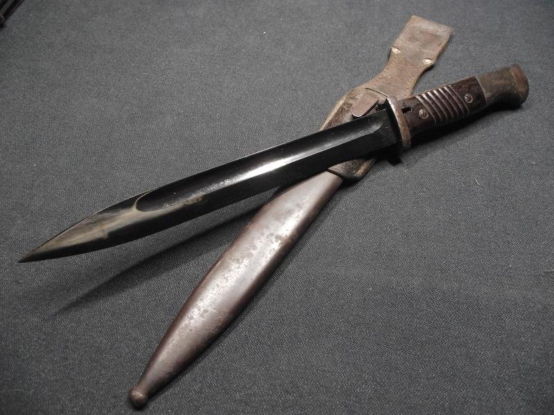 Rare WW2 German Matching Numbers K98 Bayonet and Leather Frog. Letter Code '' i '' Elite Diamant. — image 6