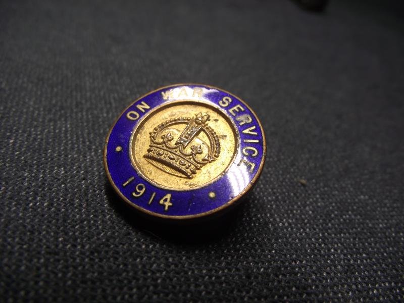 WW1 ''On War Service'' Enamel Badge. 1914. Numbered and Maker Marked. — image 2