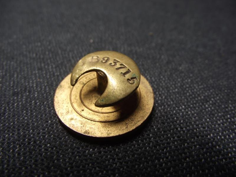 WW1 ''On War Service'' Enamel Badge. 1914. Numbered and Maker Marked. — image 4