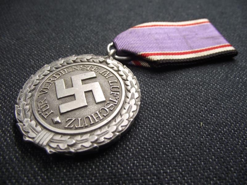 2nd Class Luftschutz Medal and Paper Packet of Issue. Foerster & Barth — image 4