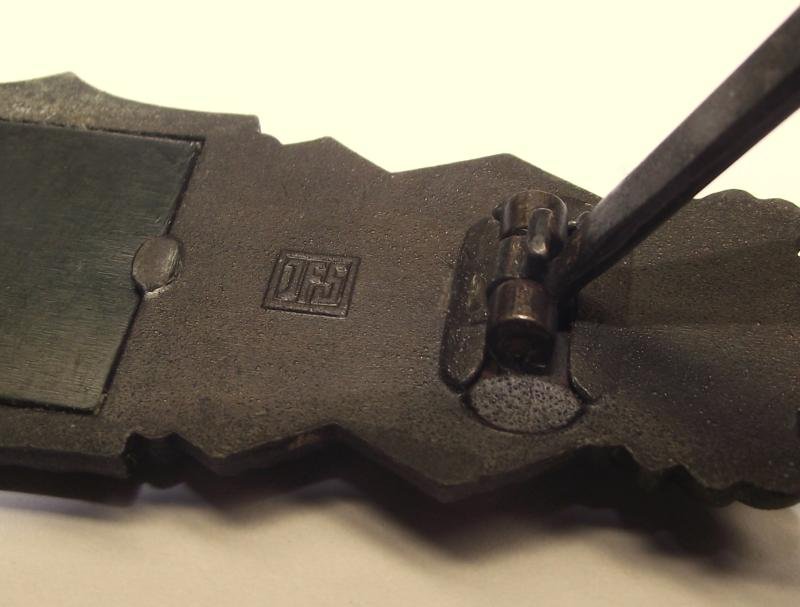 WW2 German Bronze Grade Close Combat Clasp. JFS. — image 9