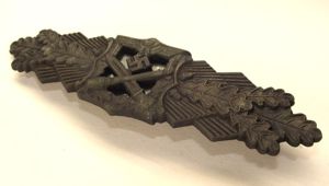 WW2 German Bronze Grade Close Combat Clasp. JFS.