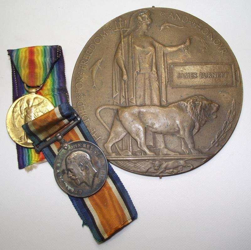 WW1 Death Plaque and Pair. 2nd Battalion, Royal Scots, Arras. — image 2