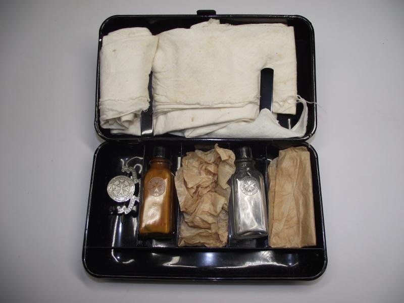 WW2 St.John Ambulance Metal First Aid Pouch. — image 5