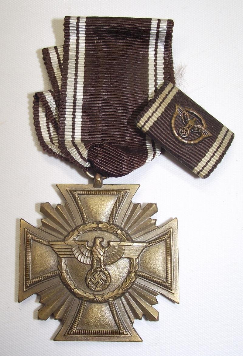 WW2 Boxed Bronze NSDAP Long Service Medal and Ribbon Bar, MM/15-Fredich Orth. — image 2