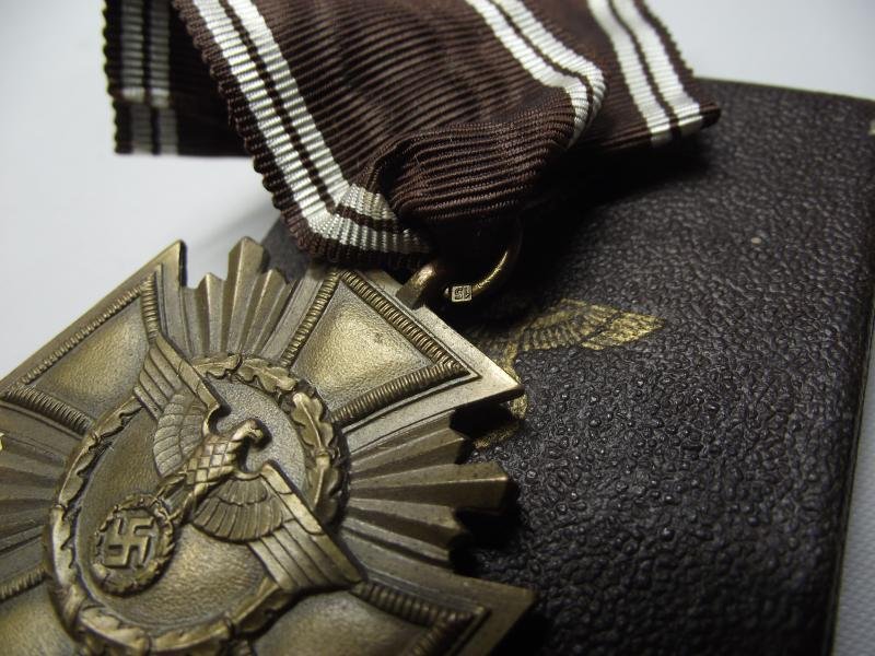 WW2 Boxed Bronze NSDAP Long Service Medal and Ribbon Bar, MM/15-Fredich Orth. — image 5